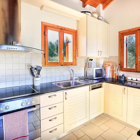 Villa Eleni With Pool, Walk To Secluded *